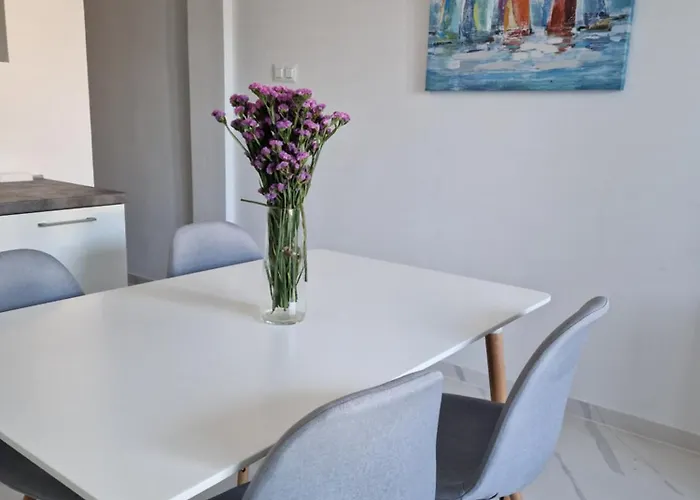 Bauer - Omis- Nemira, Free Parking *