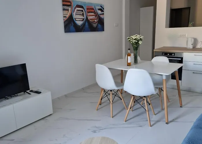 Bauer - Omis- Nemira, Free Parking * أوميس