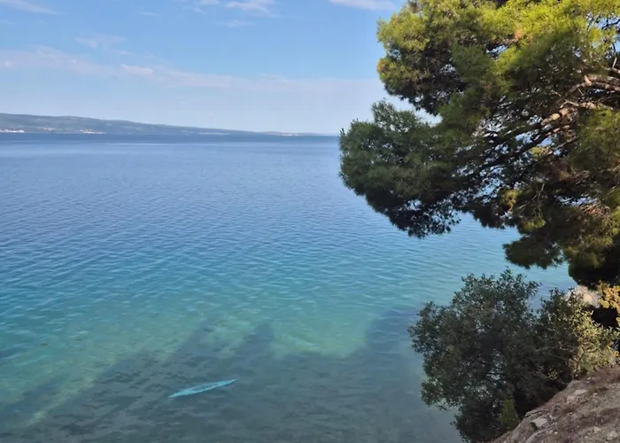 Bauer - Omis- Nemira, Free Parking * أوميس