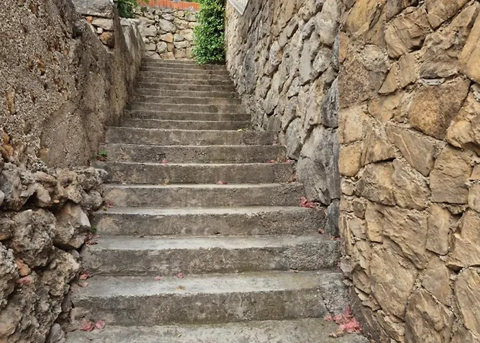 Bauer - Omis- Nemira, Free Parking * أوميس